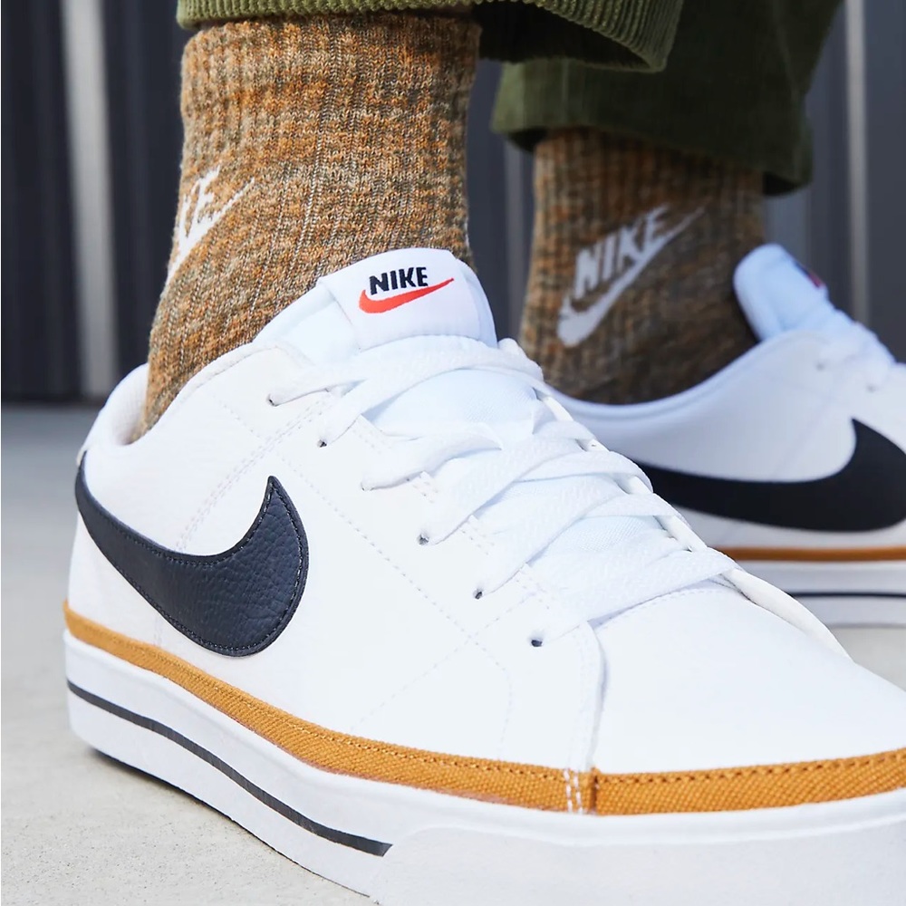Nike Court Legacy Size 8-Excellent condition!